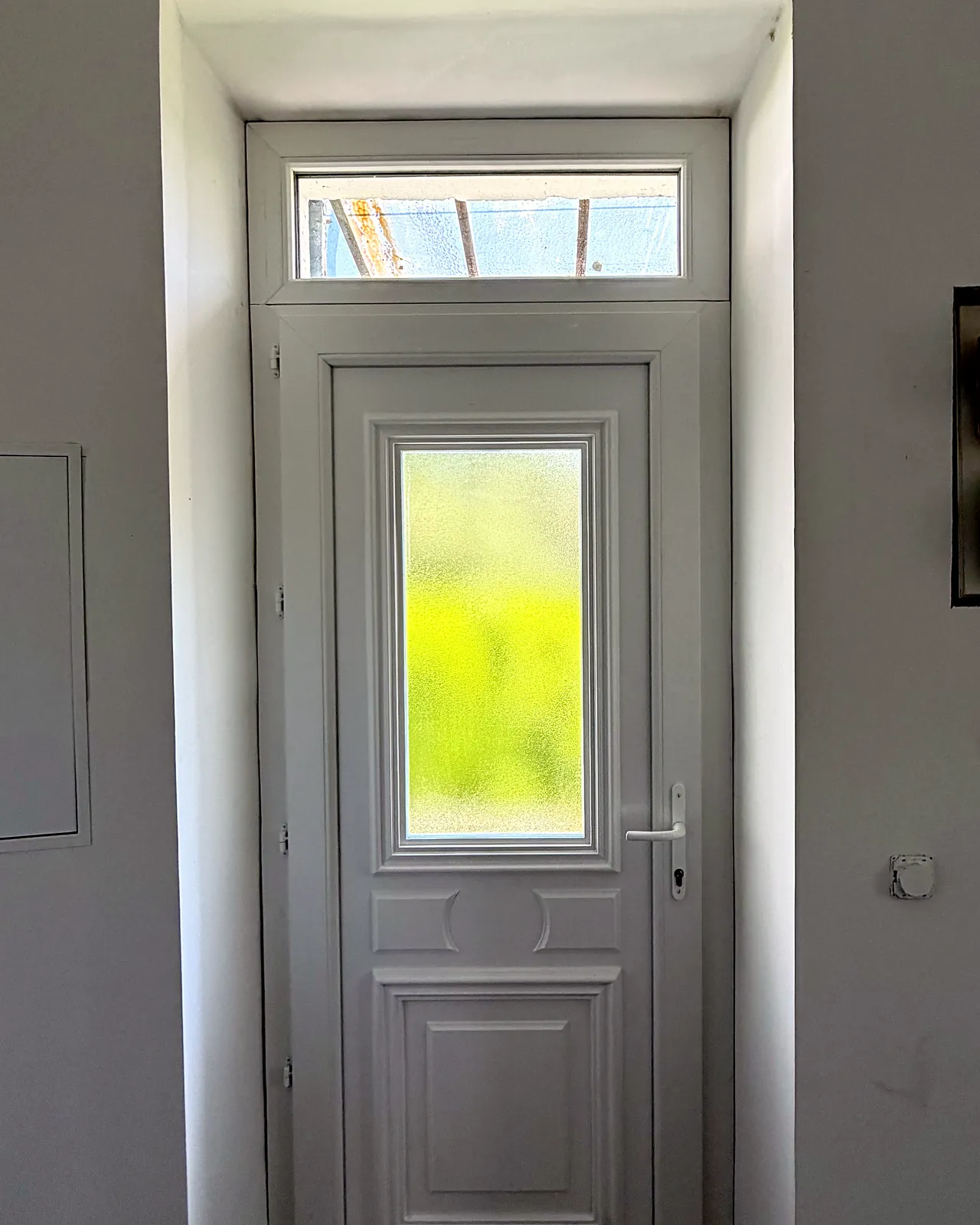Porte d'entrée et imposte, vue intérieure